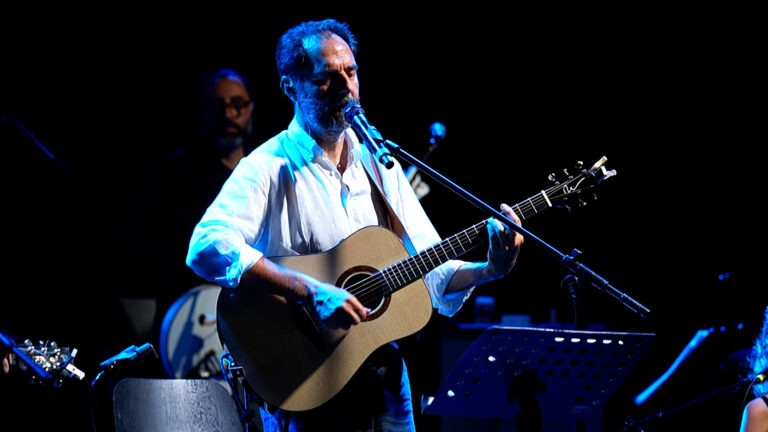 Neri Marcorè canta De Andrè al Campania Teatro Festival