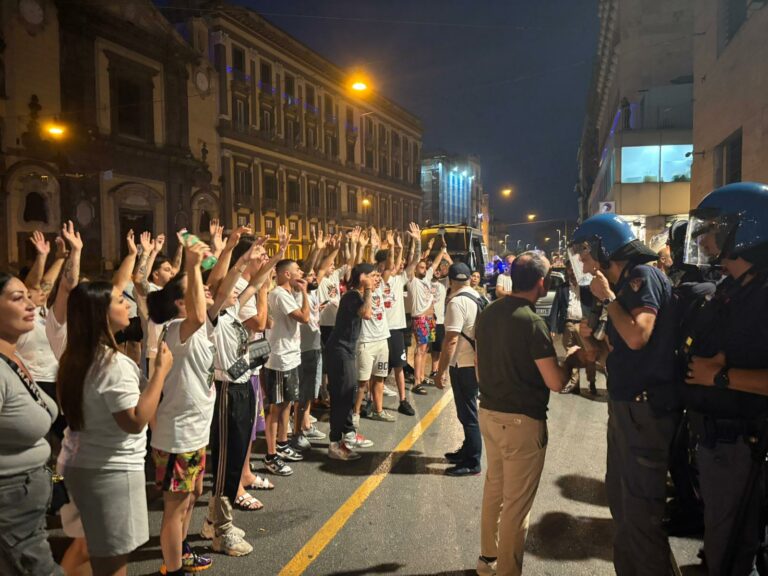 Vietati funerali di Nicola Mirti, protesta parenti davanti Questura