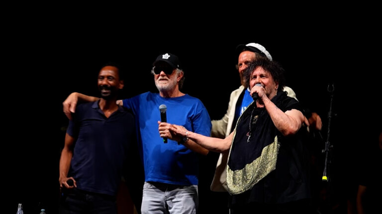 Festa per i 70 anni di Enzo Avitabile, a piazza Mercato anche Jovanotti e De Gregori 