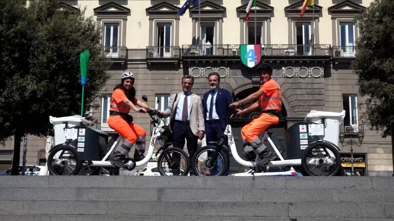 Raccolta rifiuti, presentate le biciclette elettriche di Asia