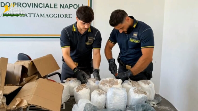 Lotta alla droga, finanza scopre ketamina nascosta in pacchi di farina
