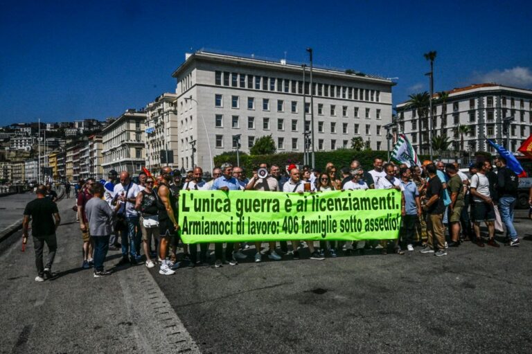 vertenza jabil, lavoratori protestano davanti consolato Usa