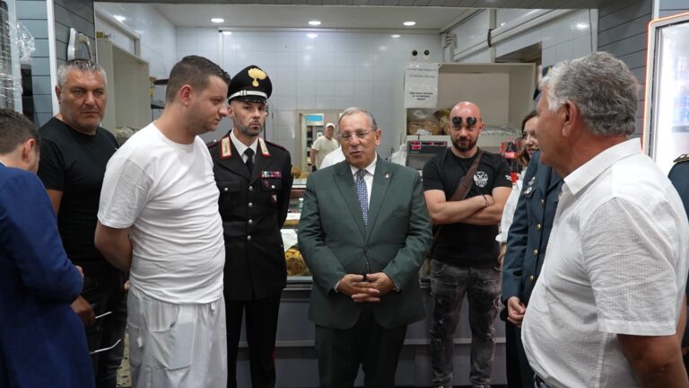 prefetto visita l'attività