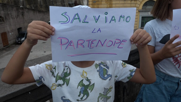 Protesta genitori e atleti salva la Partenope...fino all'8 ottobre