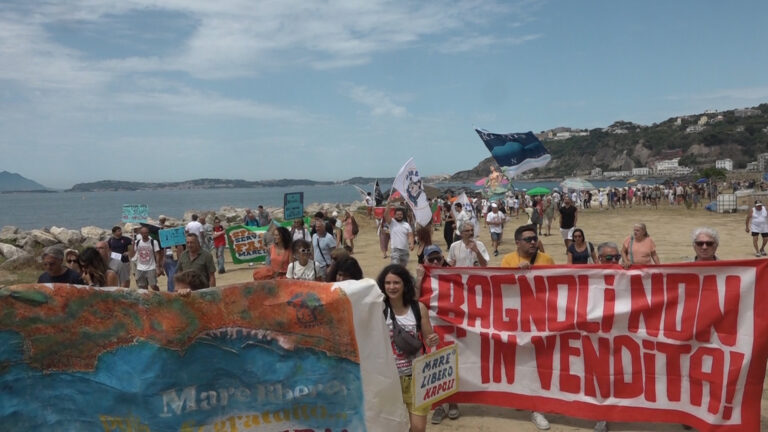 La presa della battigia e...della colmata di Bagnoli, protesta dei residenti
