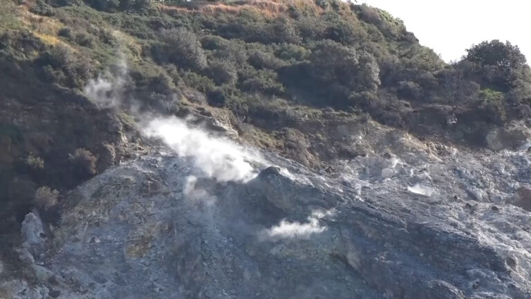 Geologi sui Campi Flegrei: "Evacuare Pozzuoli è una follia"