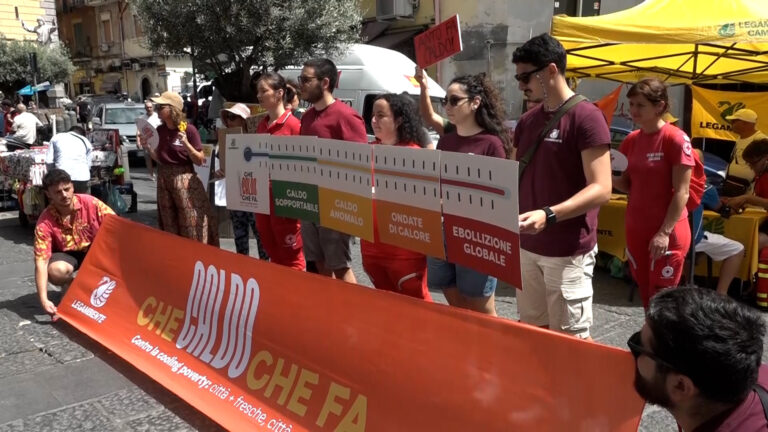 Cambiamenti climatici, a Napoli flash mob Legambiente