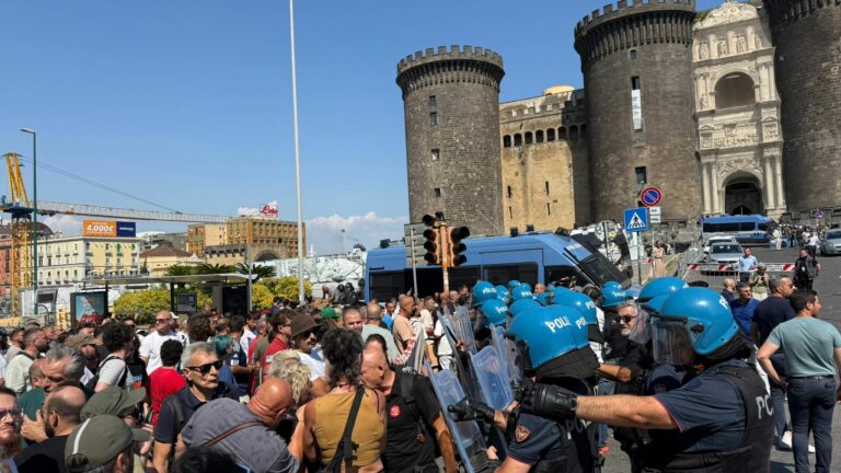 Consiglio monotematico su Palestina, a Napoli cariche della polizia