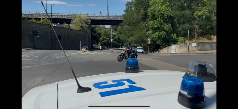 Incidente stradale a Napoli, morta guardia giurata