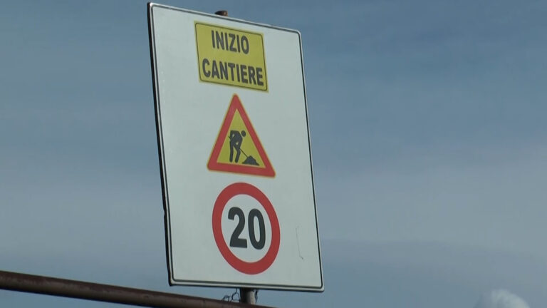 Lavori in corso a Napoli, il capoluogo campano cantiere a cielo aperto