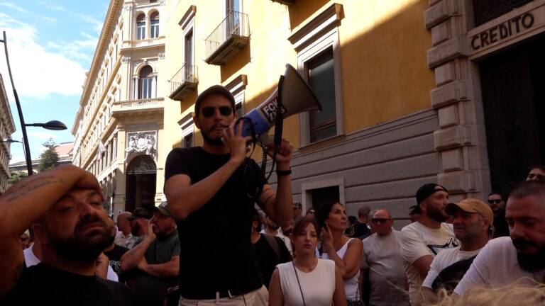 Click day fa infuriare disoccupati, a Napoli protesta e scontri con la Polizia