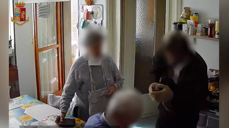 Truffe agli anziani, il piano della Questura di Napoli per i mesi estivi