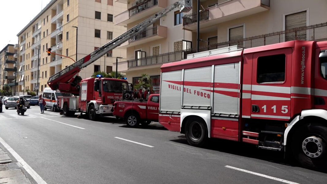 Paura a Fuorigrotta, divampato incendio in appartamento a Viale Augusto