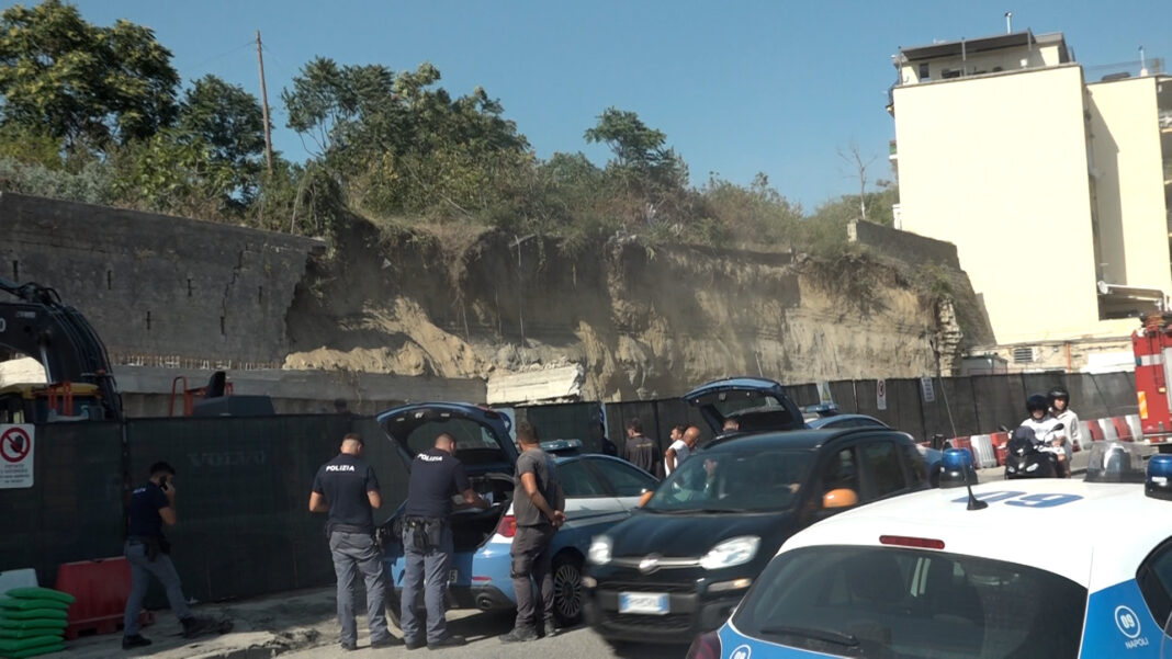 crollo muro in via caravaggio