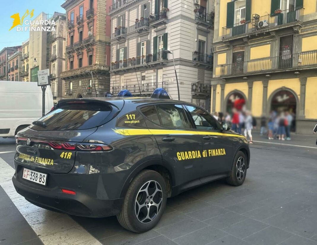 Napoli, sequestrati oltre 380mila articoli contraffatti o non sicuri