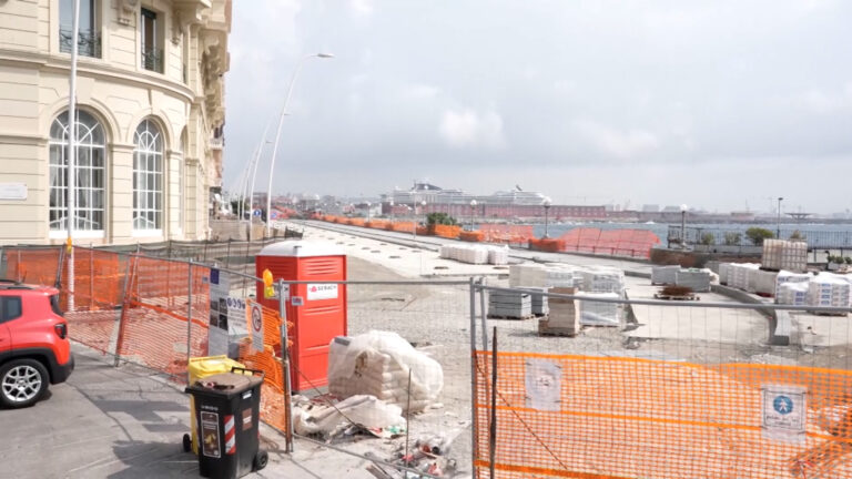 Lavori sul lungomare di Napoli: crollo degli incassi per ristoratori 