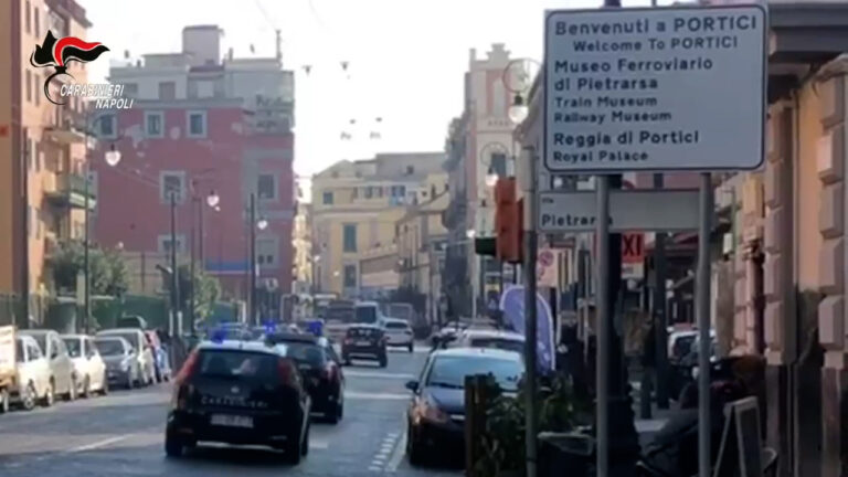Violentava nipoti di 6 anni e le fotograva, 78 enne fermato a Portici