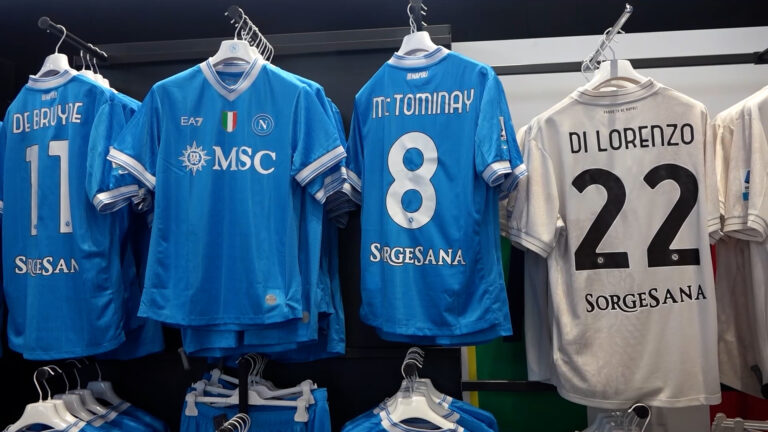 Ritiro Napoli, allo store presa d'assalto la maglia di De Bruyne