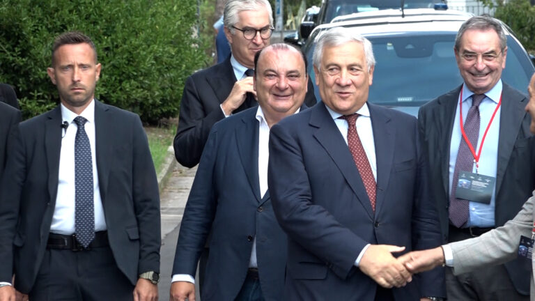 In Campania tutti aspettano il centro destra, Tajani: "Non c'è fretta"