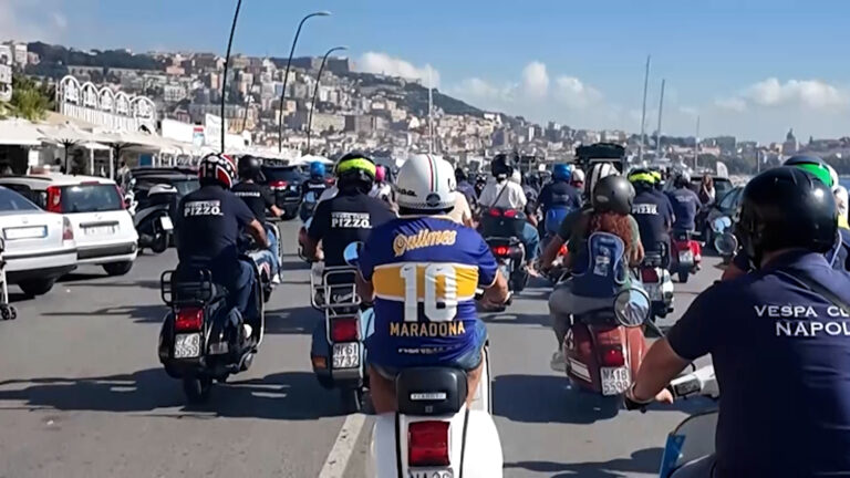 1200 Vespa da tutta Europa per il ventennale del Vespa Club Napoli