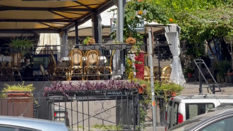 Abusivismo, sequestro a ristorante via Foria
