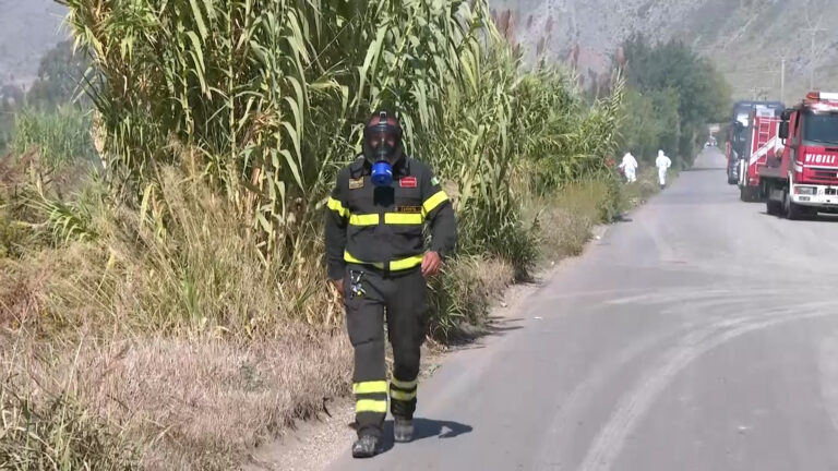 Nube tossica a Mondragone, scuole chiuse e mascherine in comuni Casertano