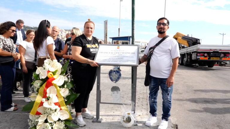 Omicidio Maimone, targa per Francesco Pio nel luogo dove fu ucciso