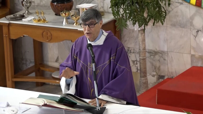 Caivano, minacce di morte a don Patriciello