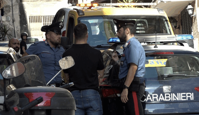 Agguato nei Quartieri Spagnoli, 22enne in fin di vita