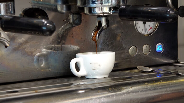 Rincari di settembre per i napoletani: caffè anche 1,50€ a tazzina