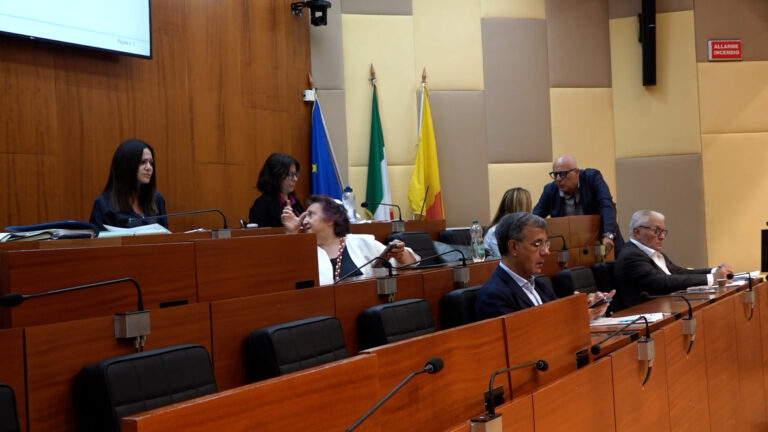 Napoli, consiglio comunale si riunisce dopo pausa estiva