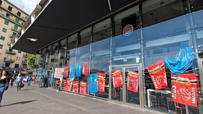 Licenziati con 1 settimana di preavviso, protesta lavoratori Burger King