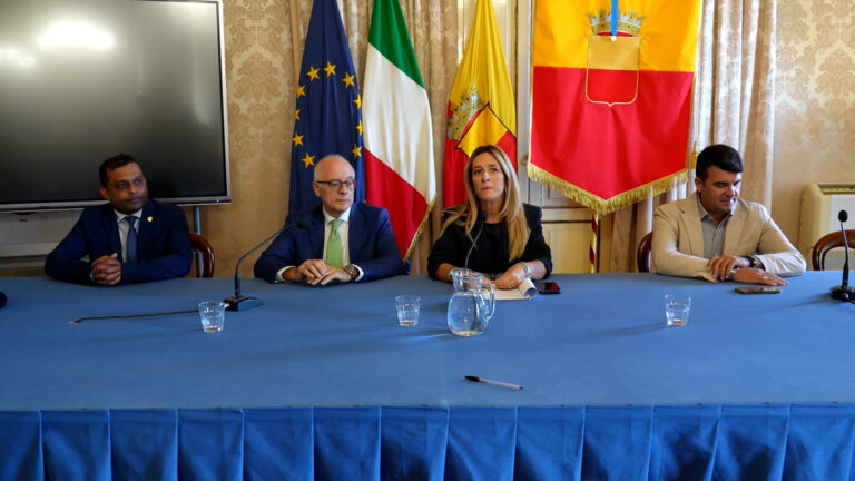 Baby sitter e badanti a Napoli, presentato in comune Registro degli Assistenti Familiari
