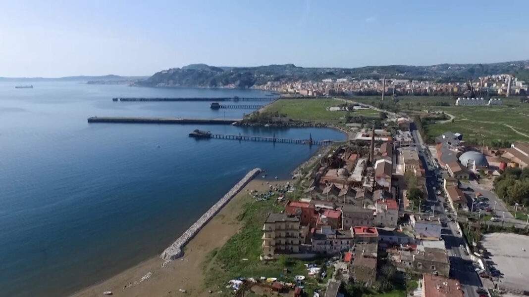 Bagnoli, abitanti borgo Coroglio sul piede di guerra