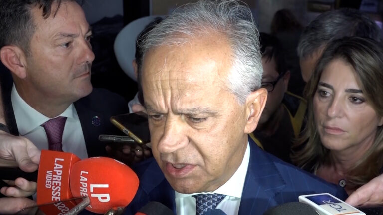 Torna a Napoli il ministro dell'interno Matteo Piantedosi