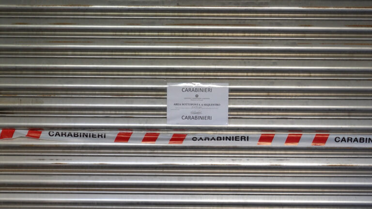 Tragedia Trecase, operaio muore colpito da una trave