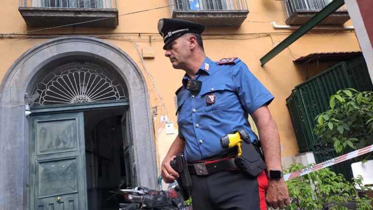 Muore in ambulanza dopo essere stato colpito col taser