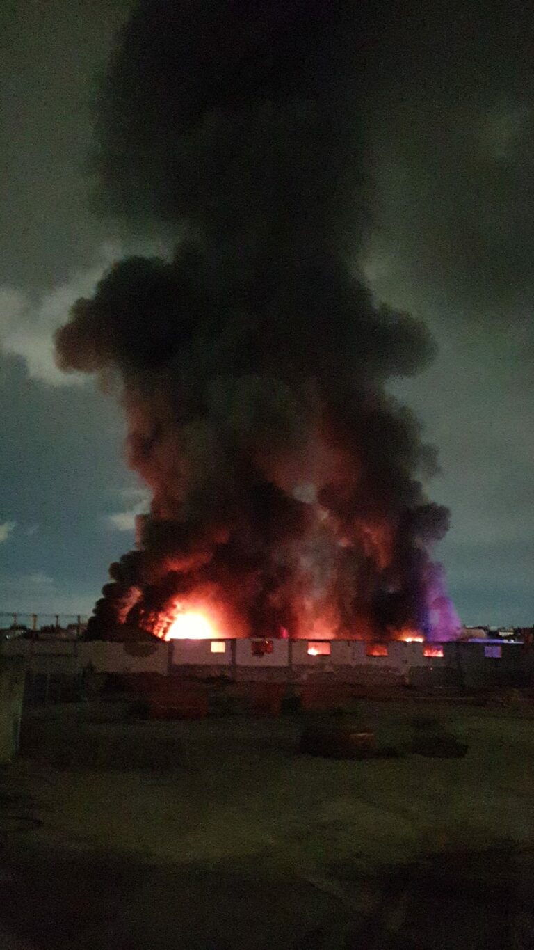 Incendio a Ponticelli, sgomberate 10 famiglie