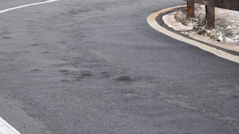 Bradisismo, cittadini preoccupati per bolle nell’asfalto a Pozzuoli