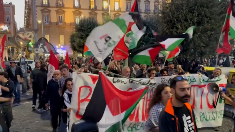 A Napoli continua la mobilitazione pro Palestina: in piazza circa 2mila persone