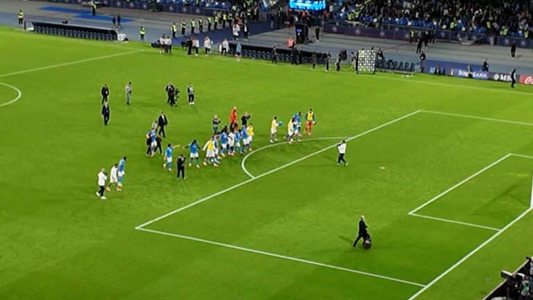 Il Napoli riagguanta ex aequo la testa della classifica, vittoria che rialza l’umore del tifo