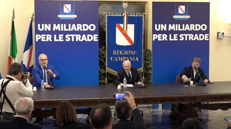 Regione Campania, De Luca presenta piano strade