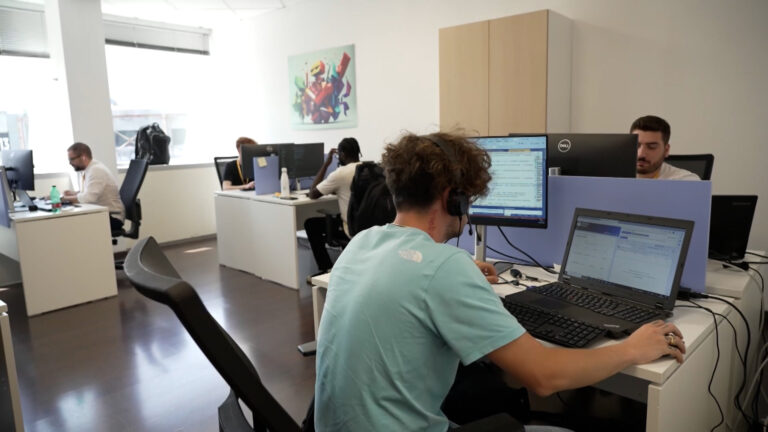 Tim vende Telecontact, preoccupati 300 lavoratori della Campania