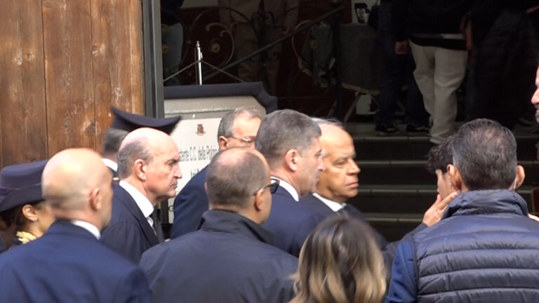 il ministro piantedosi ai funerali del poliziotto ucciso