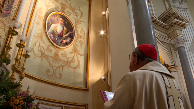 Chiesa, benedizione della nuova immagine di San Vincenzo Romano
