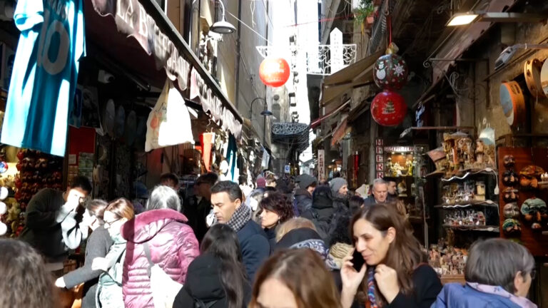 Un provvedimento che divide gli artigiani della via dei presepi