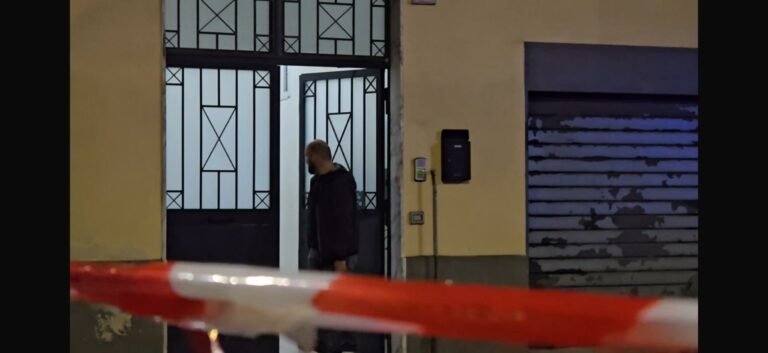 donna trovata morta in casa a napoli, ipotesi omicidio