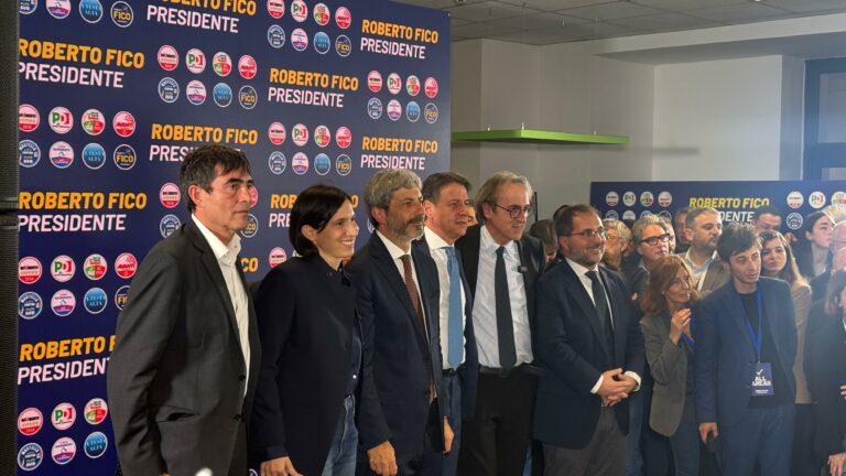Campania, inizia l’era Fico: “Battuto governo Meloni”