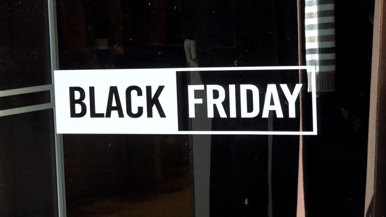 I napoletani e il Black Friday, ripartono i consumi in vista del Natale