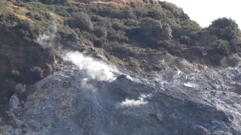 Campi Flegrei, approfondimento scientifico: sciami sismici continueranno